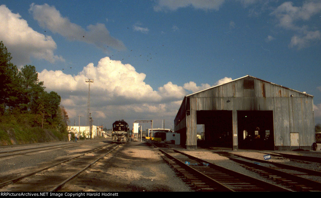 NS Glenwood Yard with engine house